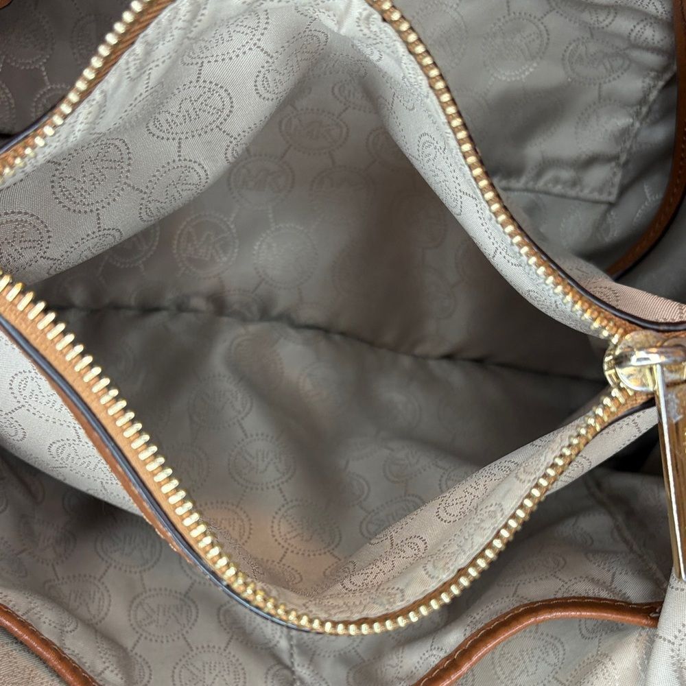 Michael Kors Bag Purse Handbag Cynthia Vanilla PVC Medium Signature Logo Satchel - Picture 13 of 16